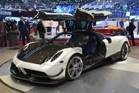 岁成龙天窗,与粉丝互动,脚踩厚底鞋,Ebpay安全承兑,Ebpay回收销售,Ebpay承兑,Ebpay充值